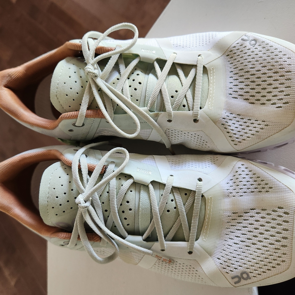 On Running Cloud Shoes in Light Green and Brown - Picture 3 of 10